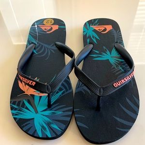 NWT- QUIKSILVER FLIP-FLOPS
